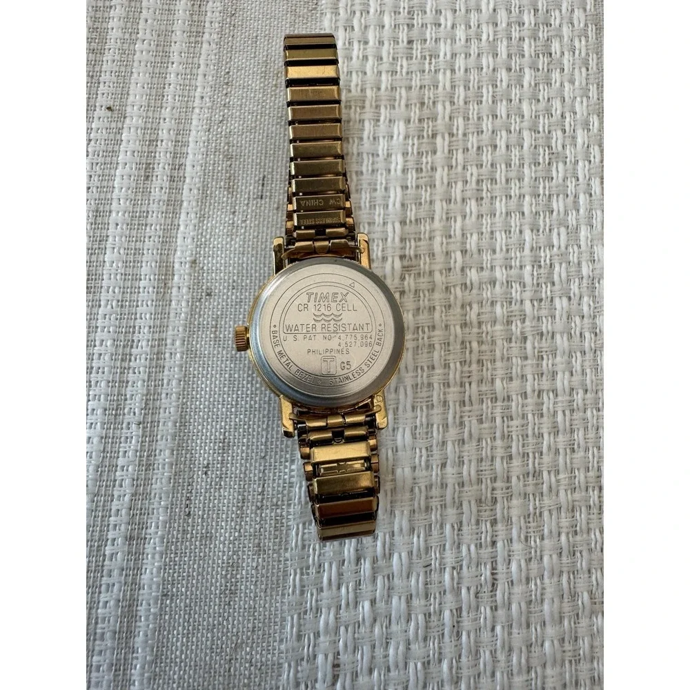 Women's Timex Indiglo. 4,775,964 4,527,096. Classic design‎ with white face